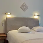 Nefeli فندق